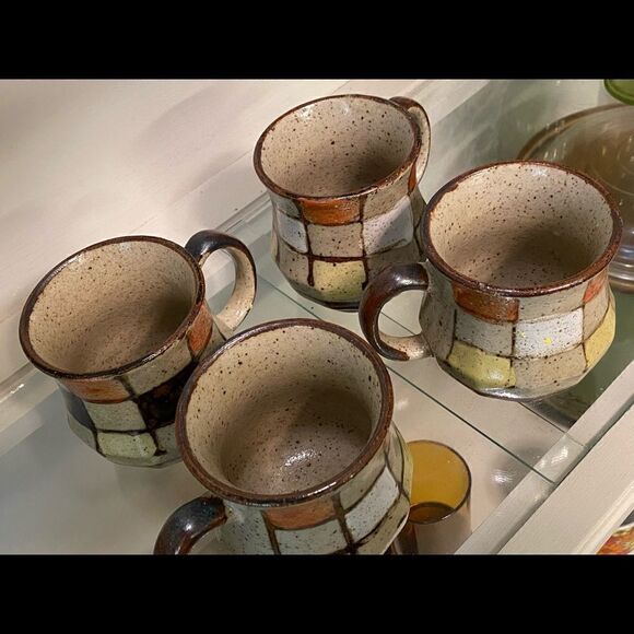 4 Beautiful vintage pottery coffee mugs - Picture 3 of 4
